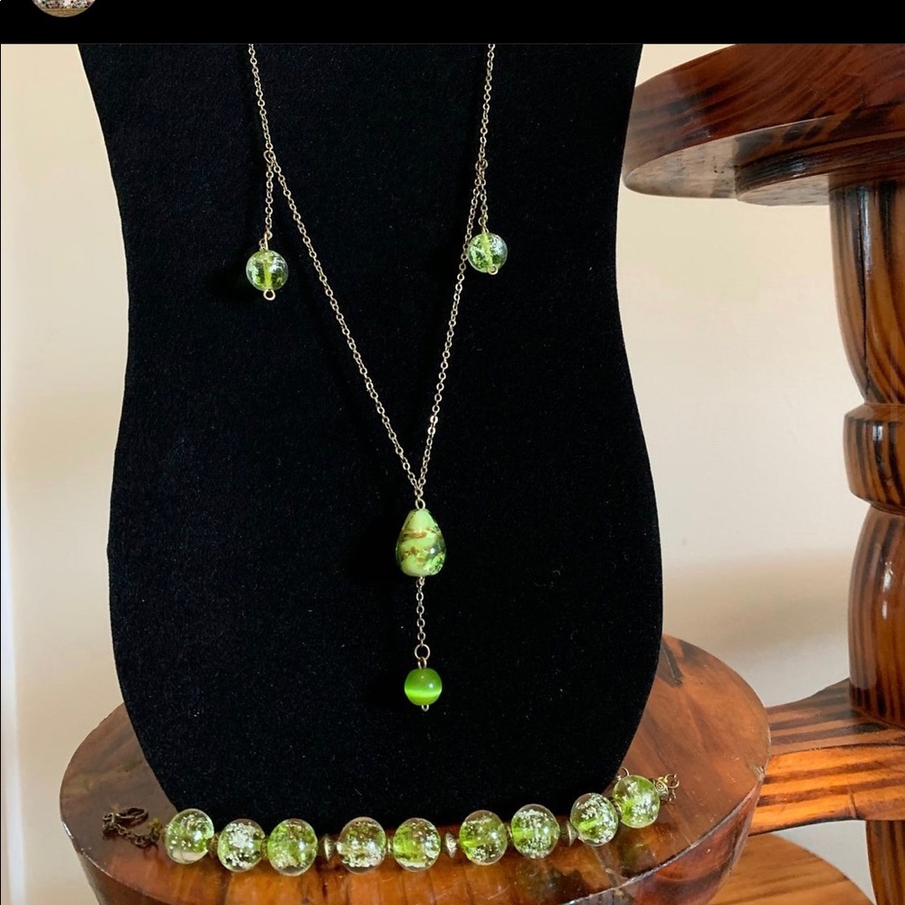 Necklace and bracelet set
